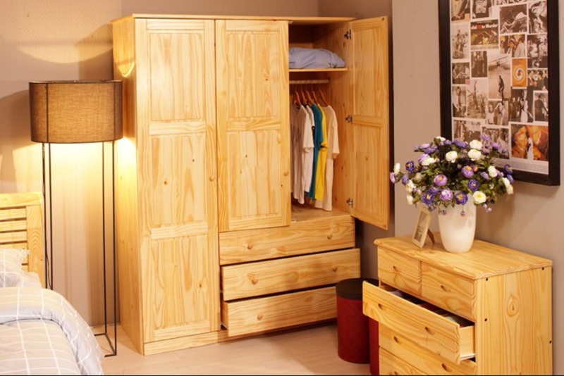 Tủ quần áo bằng gỗ thông bền chắc
